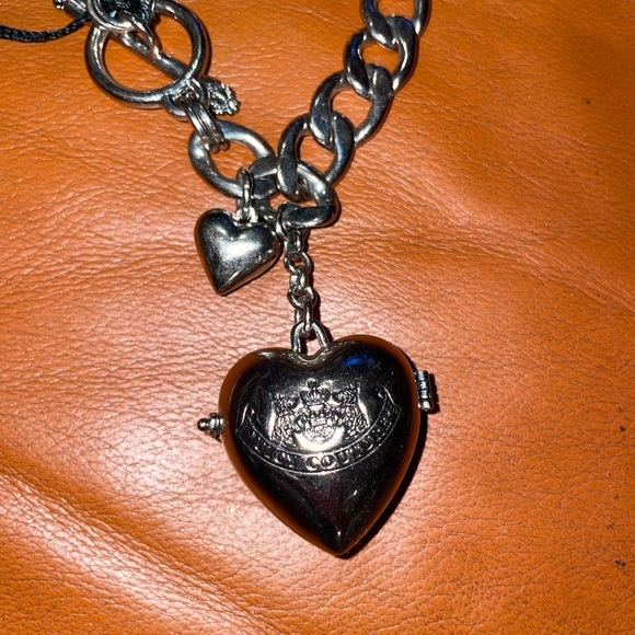COPY - Juicy Couture Lip Balm Heart Charm Bracelet - Picture 3 of 7